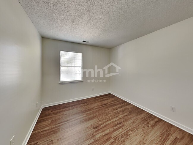 Building Photo - 3402 Mayhurst Dr