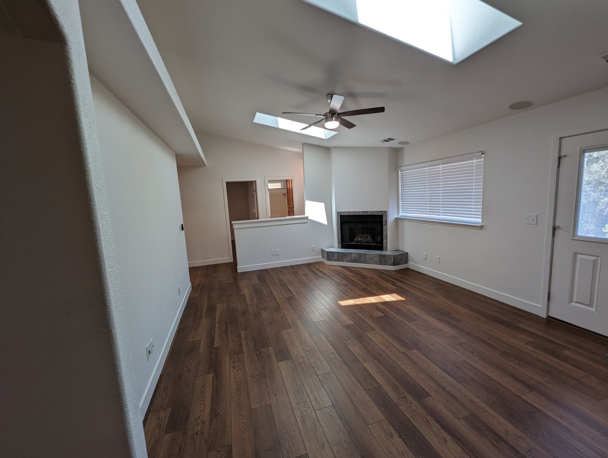 Family room - 225 Shadowrun Ct