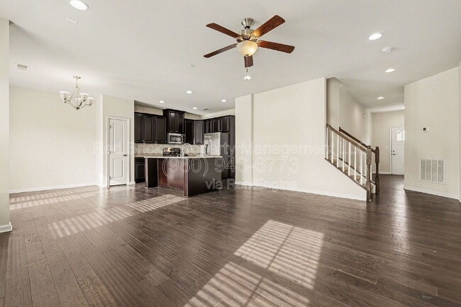 Building Photo - 727 Dynamo St NW