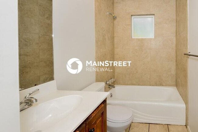 Building Photo - 3 Bedroom Pet-Friendly Home in INDEPENDENC...