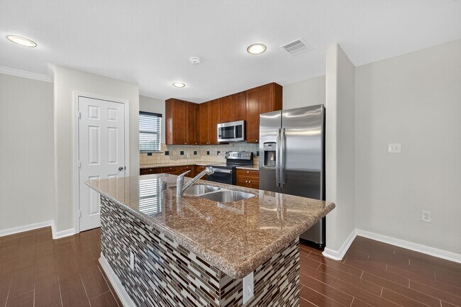 Building Photo - 6115 Shadow Isle Ln