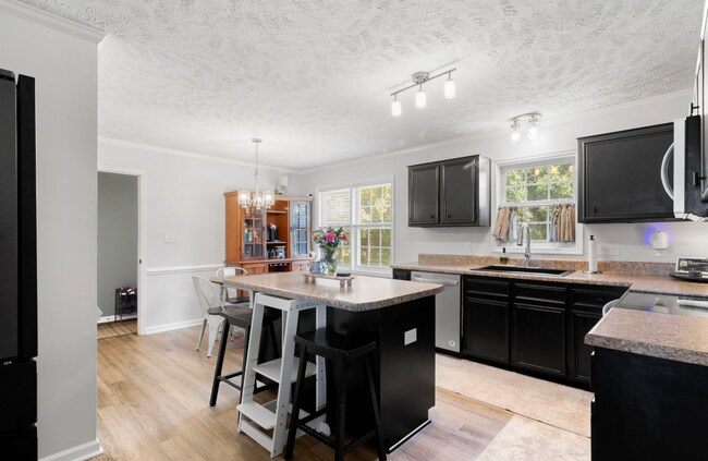 Building Photo - NEW LISTING!!!!!