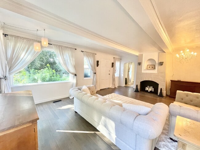 Building Photo - 7223 61st Ave SE