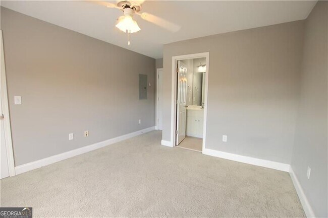 Building Photo - 460 S Barnett Shoals Rd