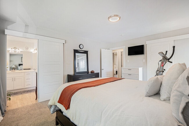 Building Photo - 8192 E Oxford Dr