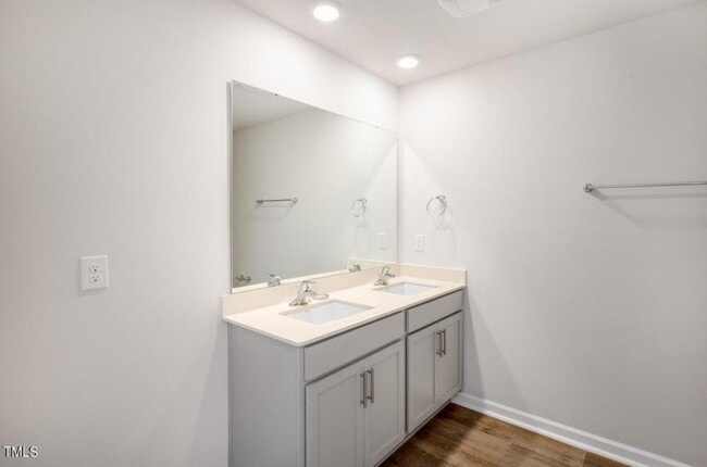 Building Photo - 3 Bedroom Townhome with Garage for Rent