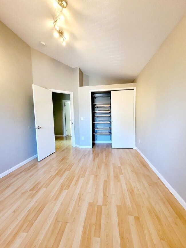 Building Photo - Well maintained 4 bedroom home on west side!
