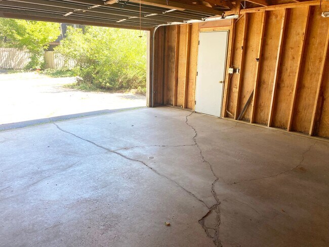 Building Photo - 4-Plex Located
