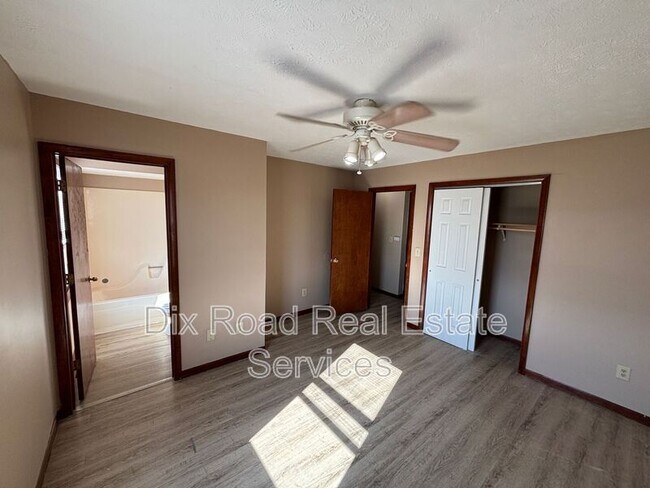 Building Photo - 601 Leo Dr