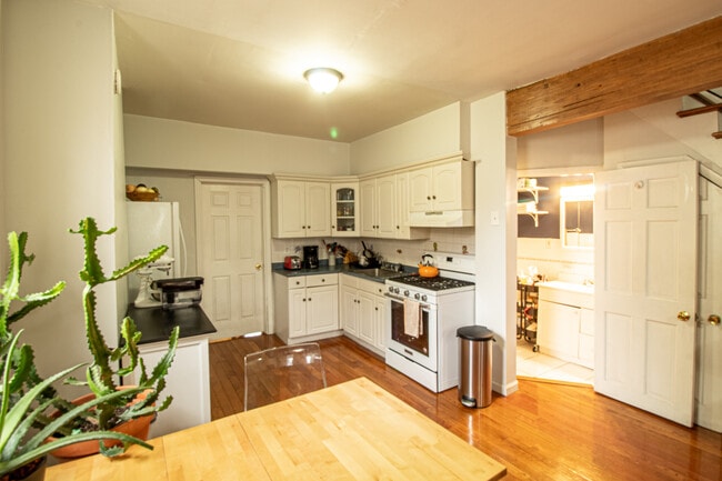 Kitchen - 429 Mallory Ave