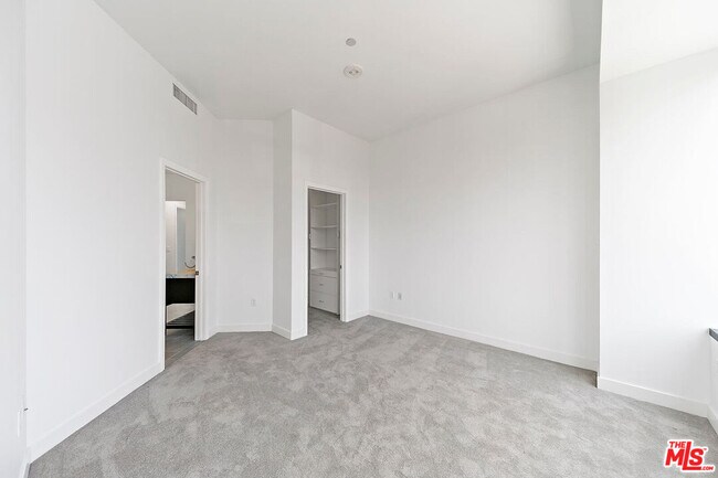 Building Photo - 1100 Wilshire Blvd