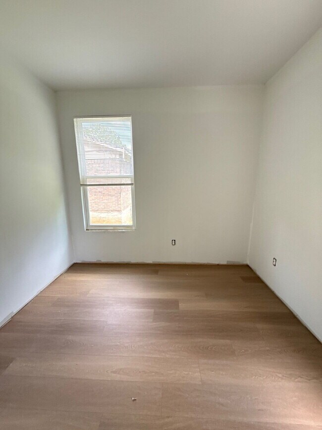 Building Photo - Fully Renovated Spacious 3BR in South Memphis – Section 8 Welcome