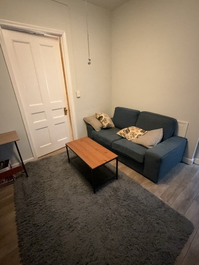 Building Photo - $250 Off Rent!!! Cozy & Spacious 1BR/1BA A...