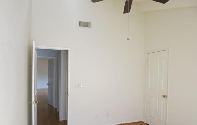 Building Photo - 17726 Kinzie St