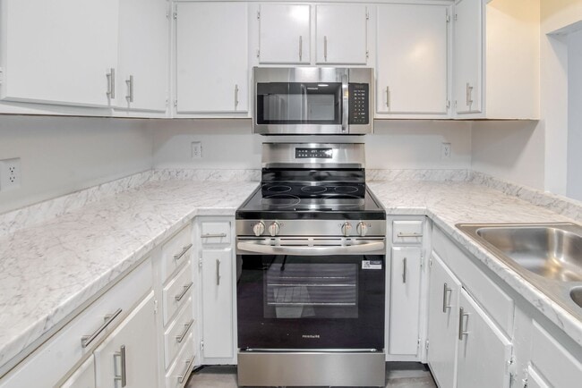 Building Photo - 307 Railroad St