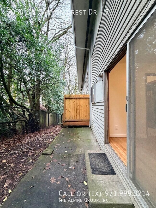 Building Photo - 7030 SW Canyon Crest Dr