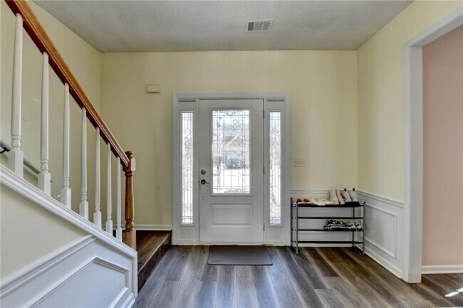 Building Photo - 435 Leasingham Way