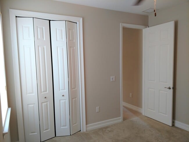 Building Photo - Unfurnished Annual Rental - Lovely 3 Bedroom Home in Calusa Park. Nicely upgraded and Pet Friendly