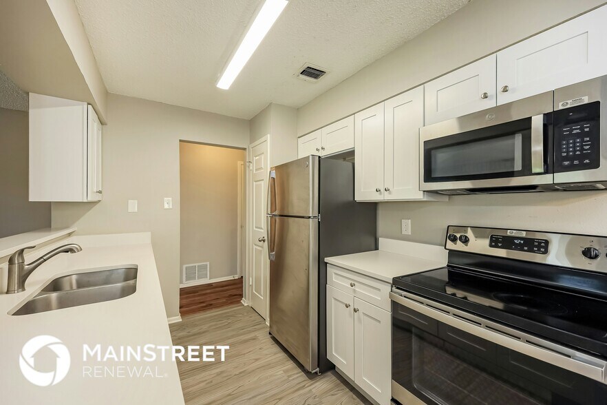 Building Photo - 9387 Valley Bend