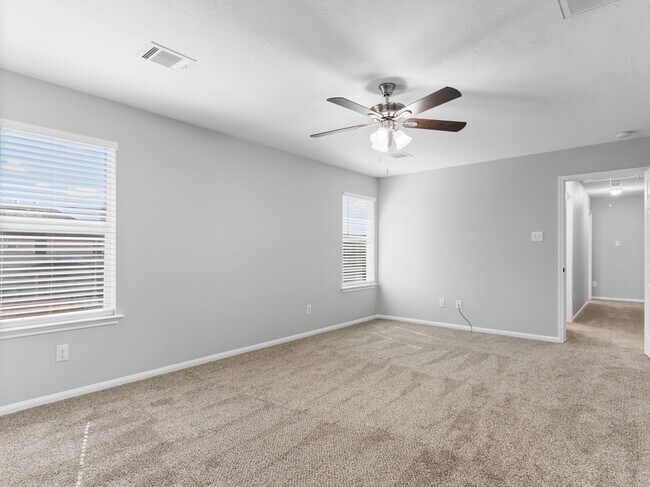 Building Photo - 1023 Santa Fe Ct