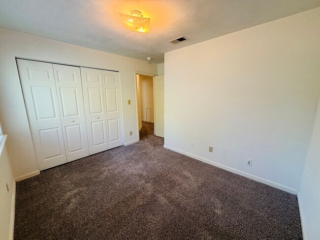 Building Photo - 401 Berryfield Ln