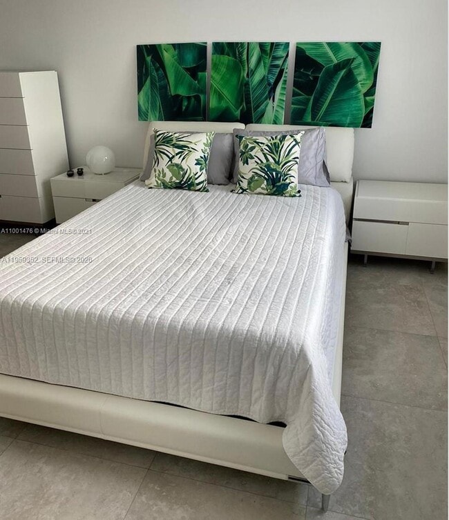 Building Photo - 5701 Collins Ave