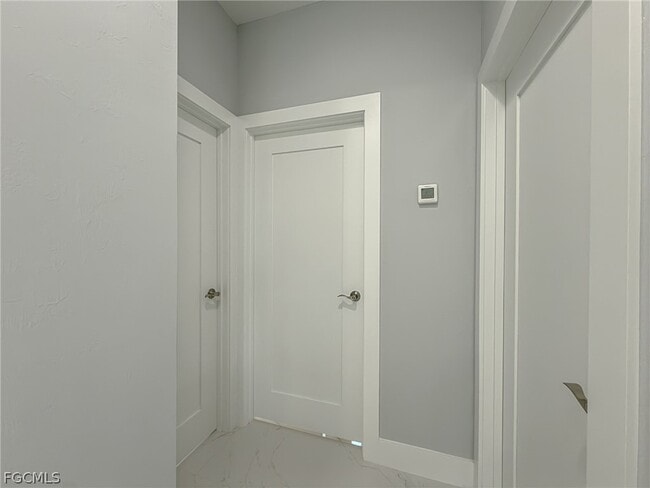 Building Photo - 417 Paddock St