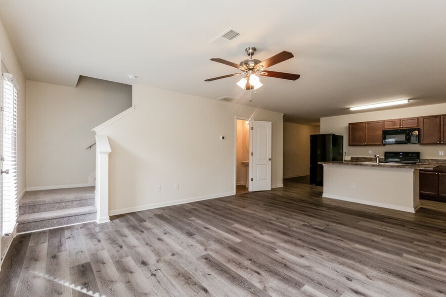 Building Photo - 212 Alton Cir