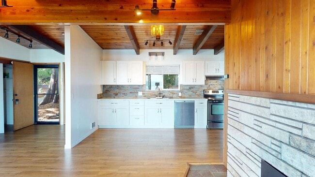 Building Photo - ***PENDING APPLICATION***Fantastic 3 Bedroom Home with Gorgeous Ocean View