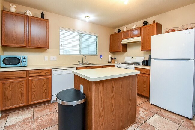 Building Photo - 10735 Cobblecreek Way