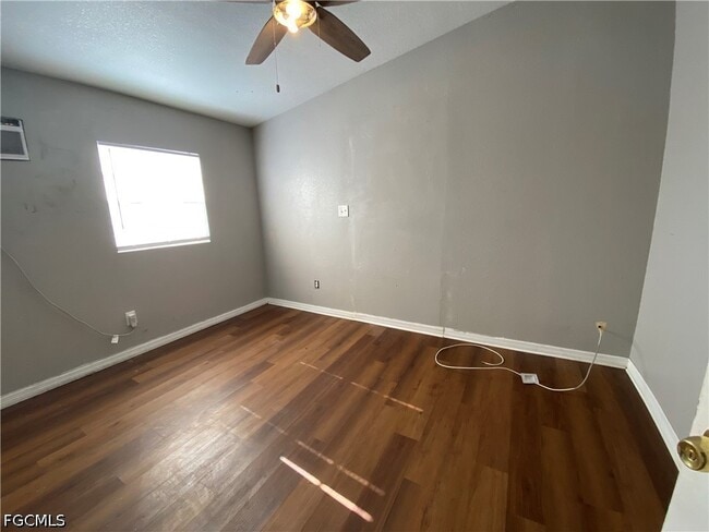 Building Photo - 2210 Cantor Ln