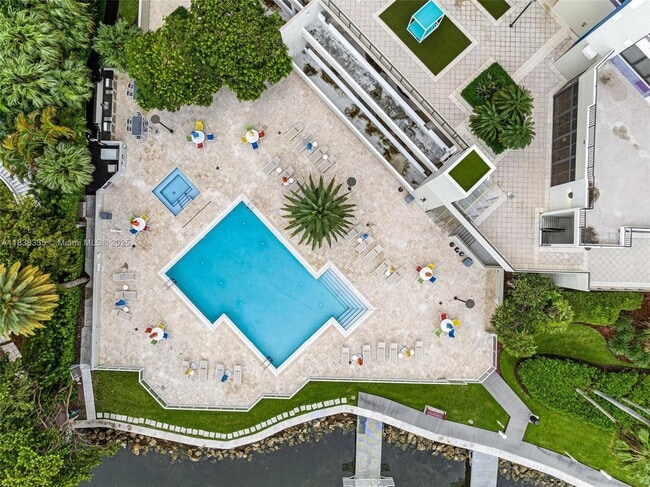 Building Photo - 1581 Brickell Ave