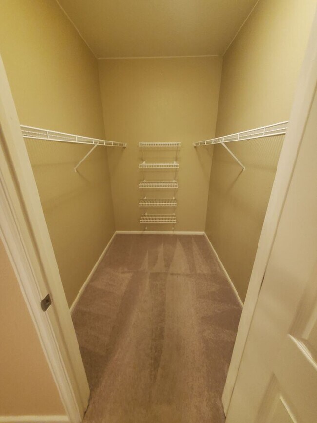 Building Photo - Spacious 2B/2B Main Level Condo With Garage NOW AVAILABLE