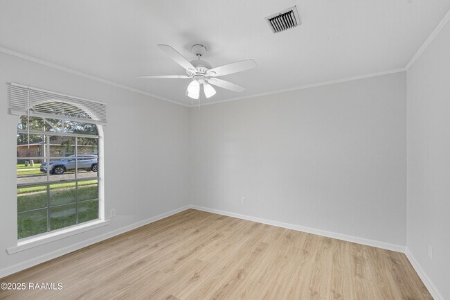 Building Photo - 119 Canada Dr