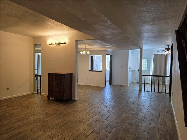 Building Photo - 11231 Briar Forest Dr