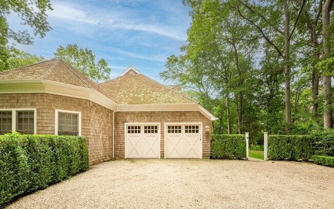 Building Photo - 147 Wainscott Harbor Rd