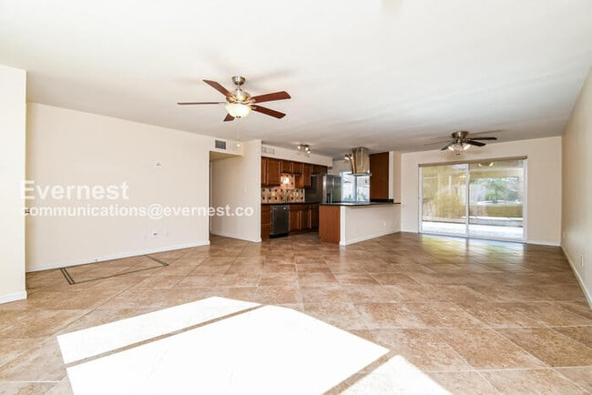 Building Photo - 8726 E Bonnie Rose Ave