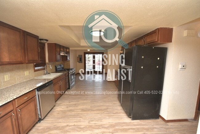 Building Photo - Central Norman 3 Bed 3 Bath MOVE IN SPECIA...