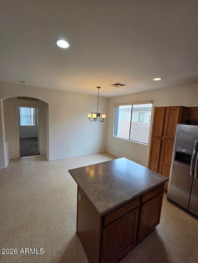 Building Photo - 12901 W Glenrosa Dr