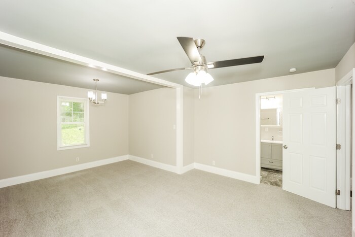 Building Photo - 766 Cascade Dr