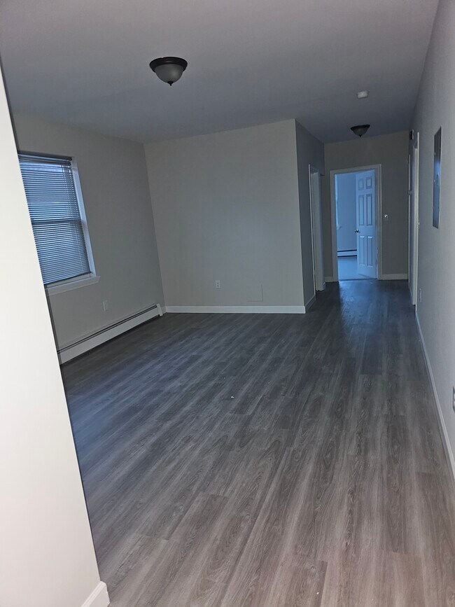 Building Photo - 164 Martin St