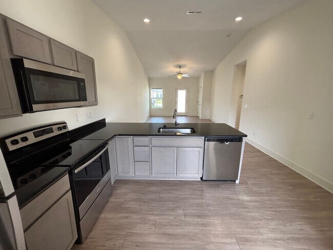 Building Photo - 1747/49 Hickory