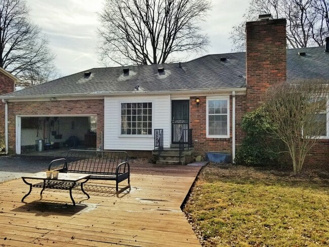 Building Photo - FRESH Paint!  Sprawling, Hurstbourne Ranch with Basement!  3 Bedrooms, 3 Full Baths, Hardwood Flo...