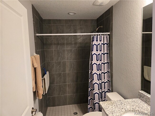 Building Photo - 13 Whitewood Ct