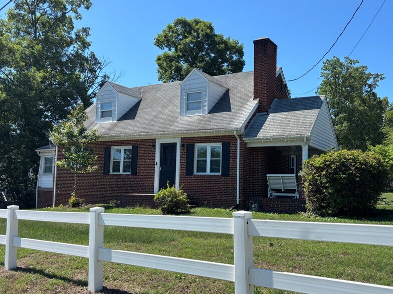 Building Photo - 4035 Walmsley Blvd