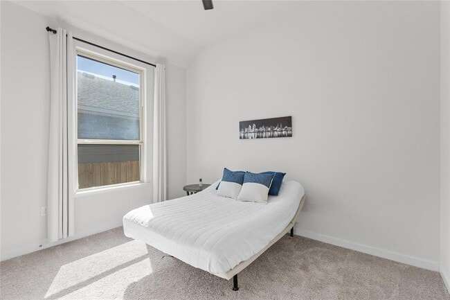 Building Photo - 11000 American Mustang Lp