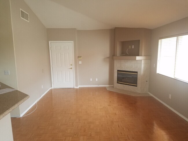 Building Photo - COZY 2 BED 2 BATH CONDO IN HENDERSON!