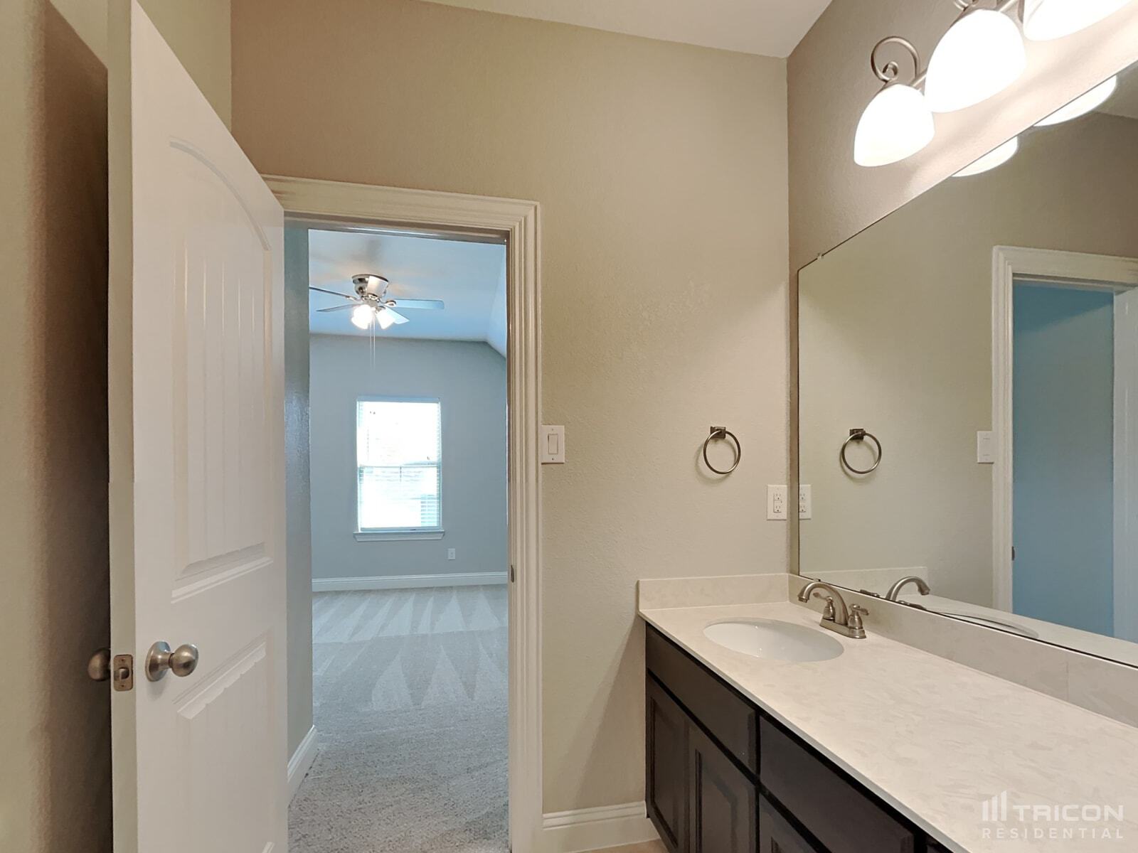 Building Photo - 11344 Live Oak Creek Dr