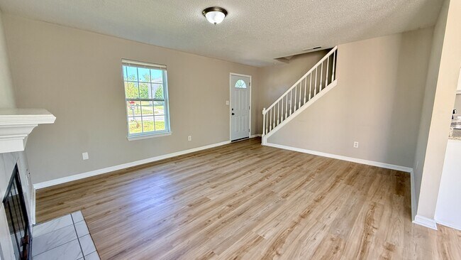 Building Photo - 2531 Clovis Rd SW