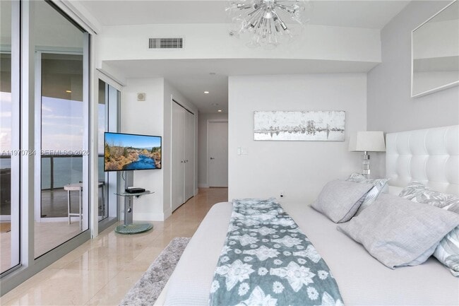 Building Photo - 17121 Collins Ave